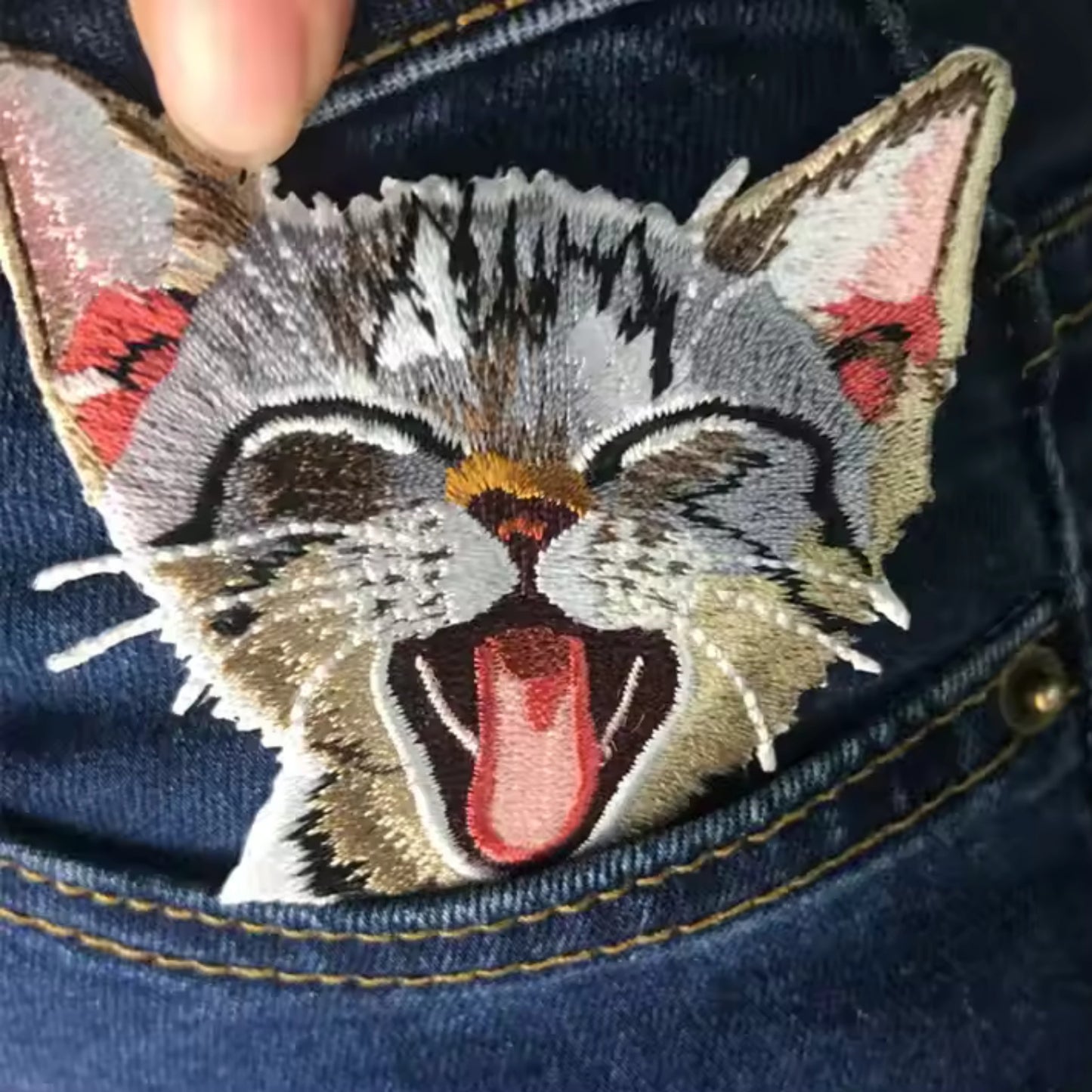 Adorable Cat Face Iron-On Embroidery Patch – Perfect for Jackets, Backpacks & Denim DIY (6.5cm x 6cm)